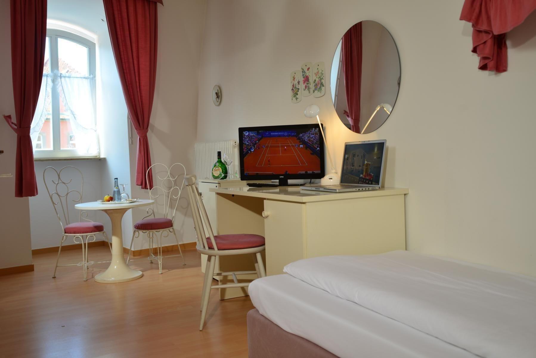 Romantica Hotel Blauer Hecht Dinkelsbühl Esterno foto