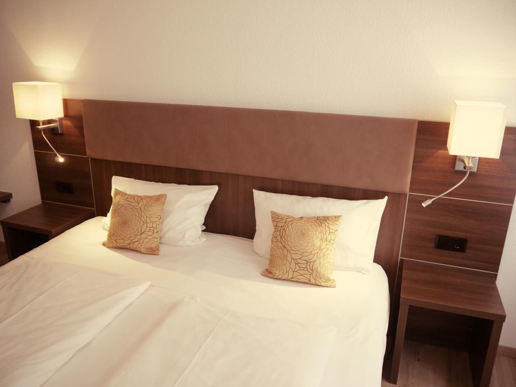 Romantica Hotel Blauer Hecht Dinkelsbühl Esterno foto